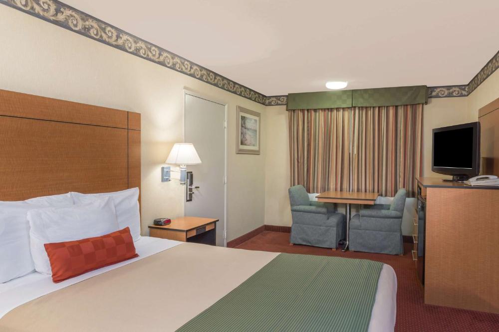 Standard Queen Room - Non Smoking interior